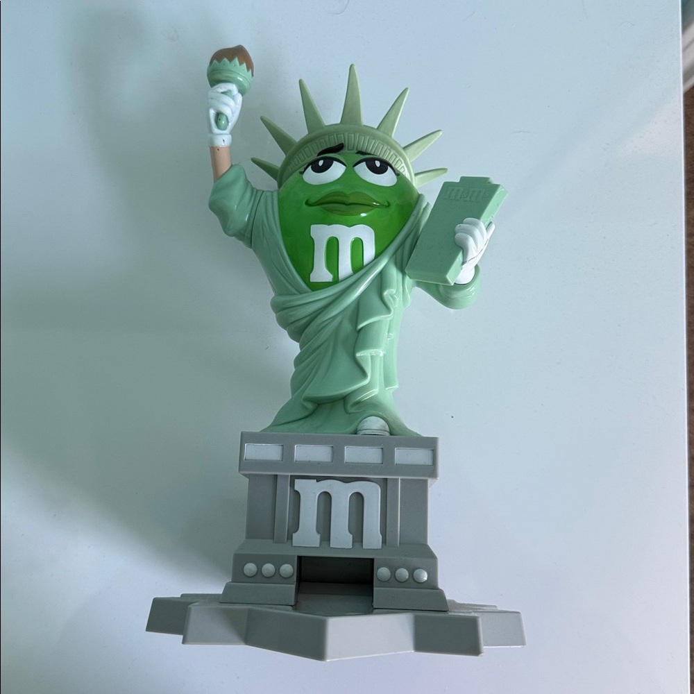 M & M World Statue of Liberty Candy Dispenser